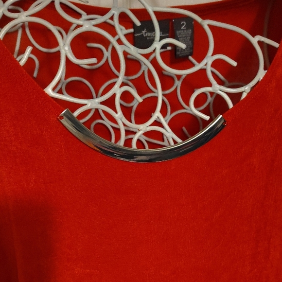 Chic Red Long Sleeve Women's Top - Picture 2 of 6